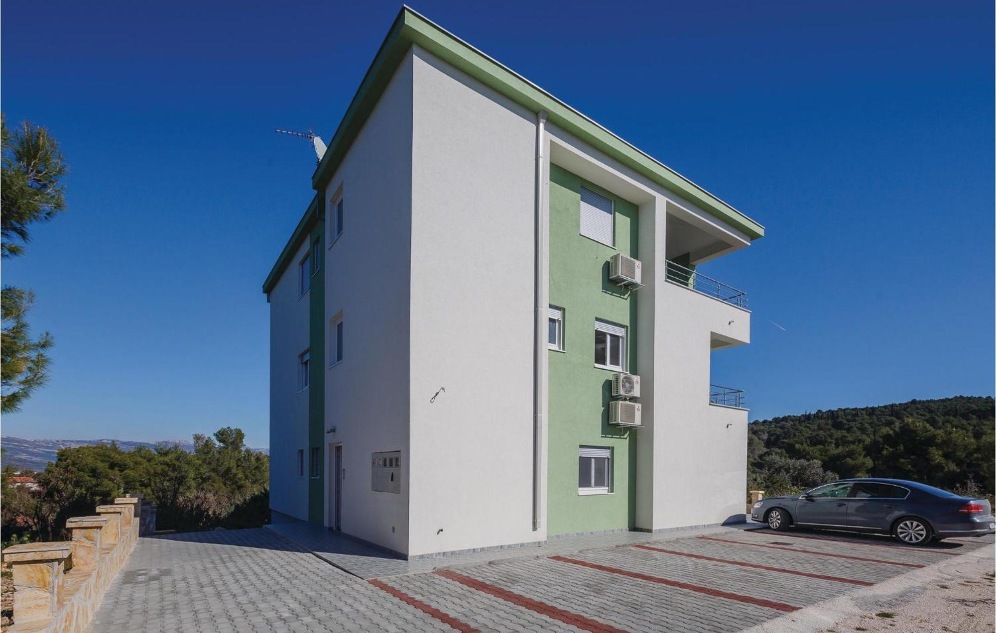 Amazing Apartment In Saldun With Wifi Trogir Exterior foto